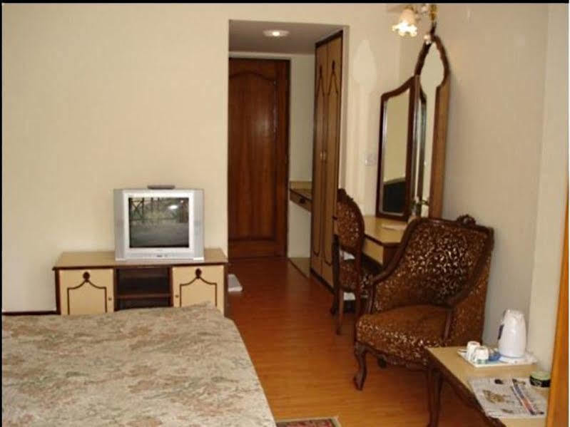 Zone Connect By The Park Mussoorie Hotel Bagian luar foto